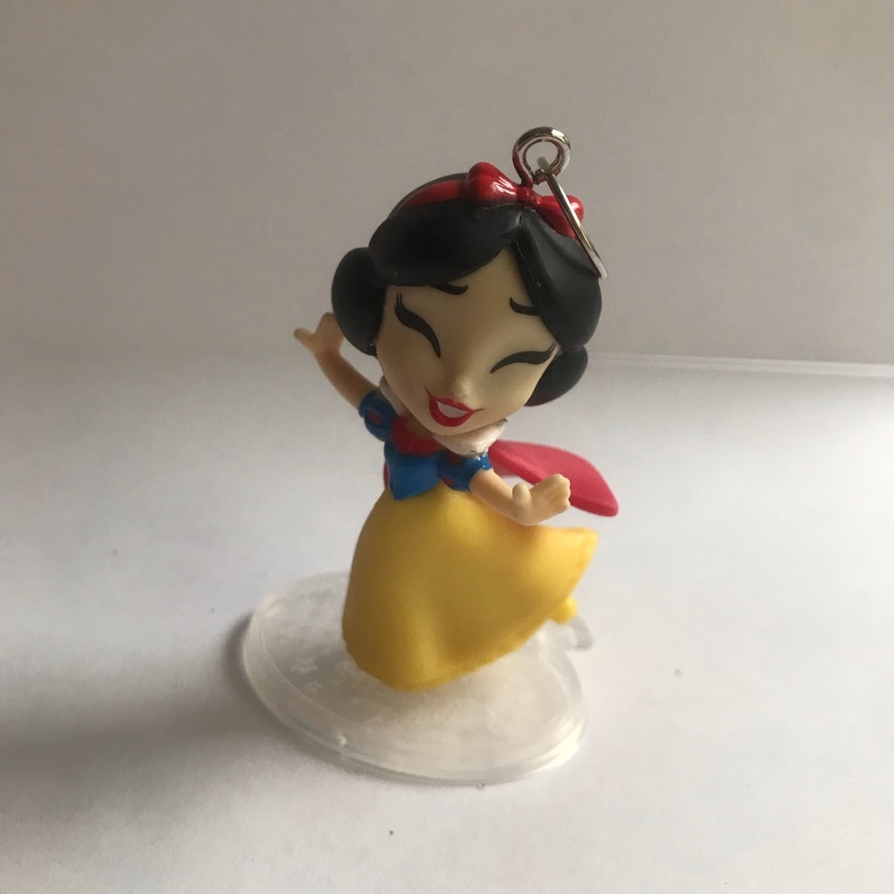 2/$8 Snow White Keychain